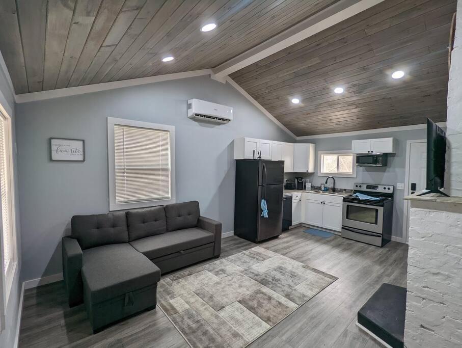 Summerlee Suite - Beautiful Remodeled Farmhouse Oak Hill Екстериор снимка