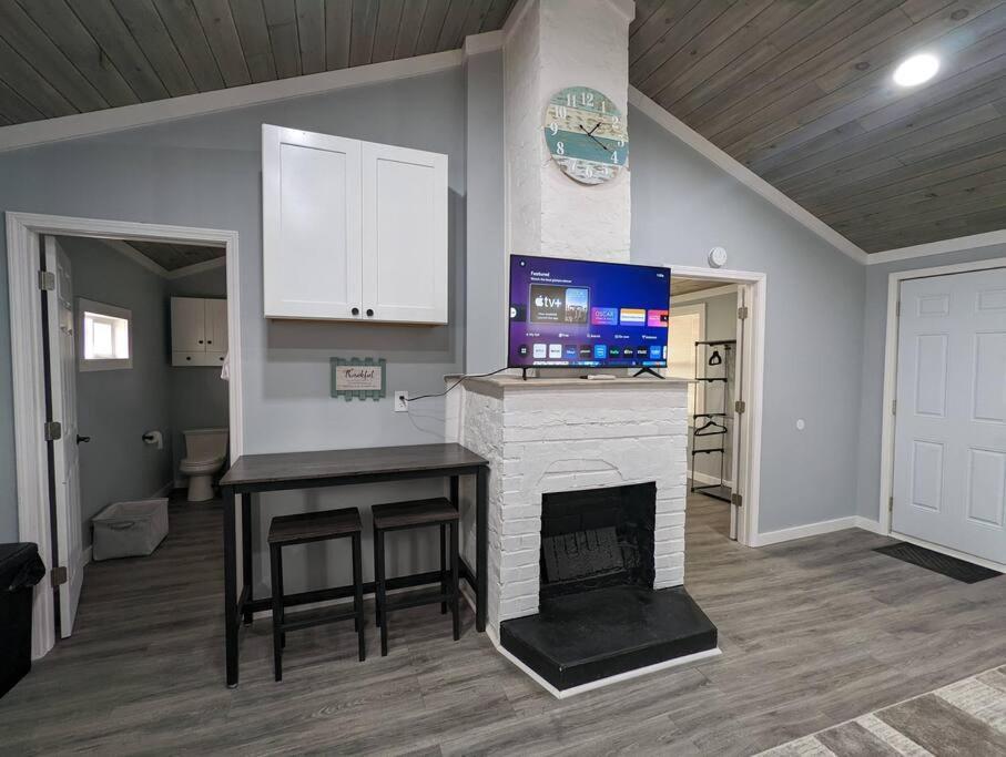 Summerlee Suite - Beautiful Remodeled Farmhouse Oak Hill Екстериор снимка
