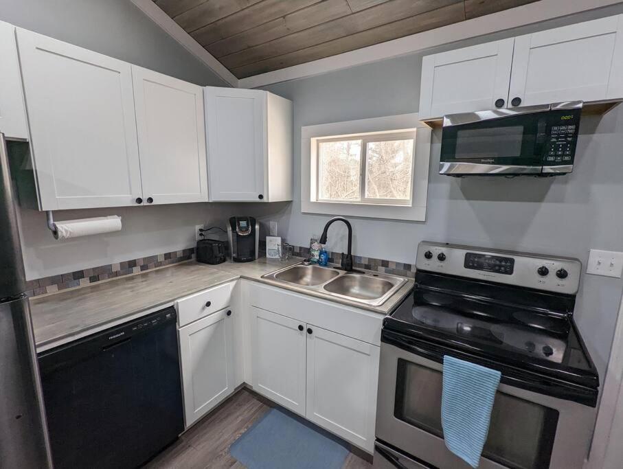 Summerlee Suite - Beautiful Remodeled Farmhouse Oak Hill Екстериор снимка